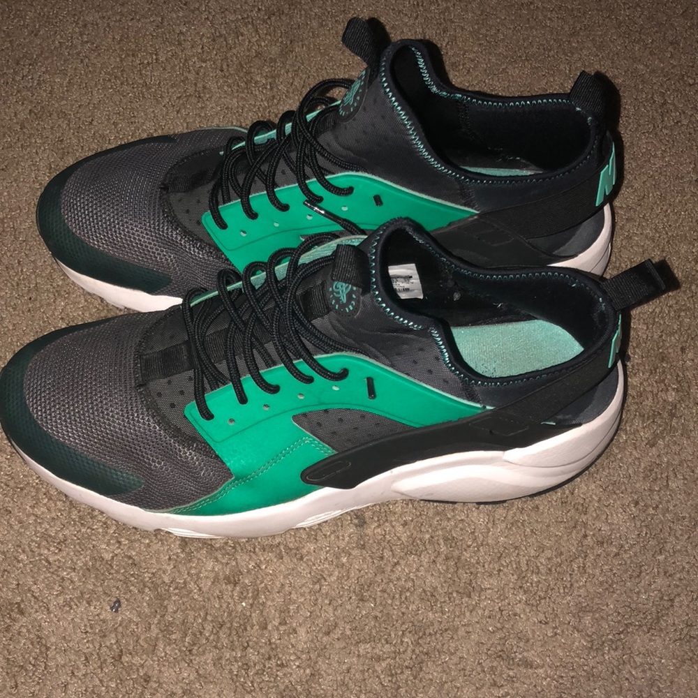 LIKE NEW HURRACHES